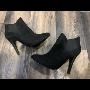 Black ankle heels.